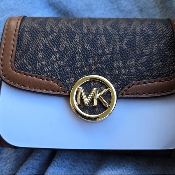 Michael Kors NWT Bifold Wallet - Picture 1 of 5